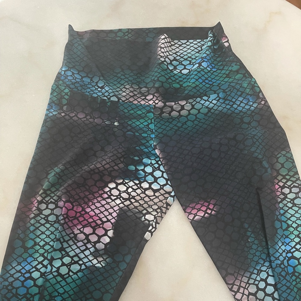 Onzie gently worn S/M high rise legging